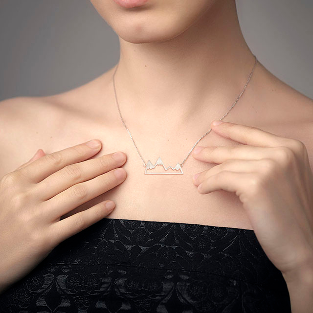 山脈ネックレス 山頂ペンダントネックレス 女の子、女性、自然アウトドア愛好家、キャンパー、スキーヤー、旅行者、登山家、ハイカーへのギフト。 