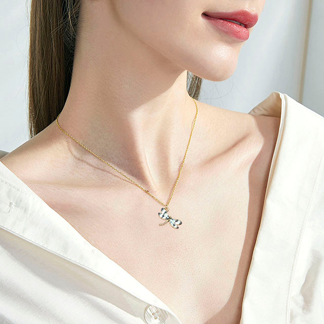 カラフルなトンボネックレス手描きトンボネックレス女性のための上品なかわいいトンボチャームジュエリーペンダントネックレス 