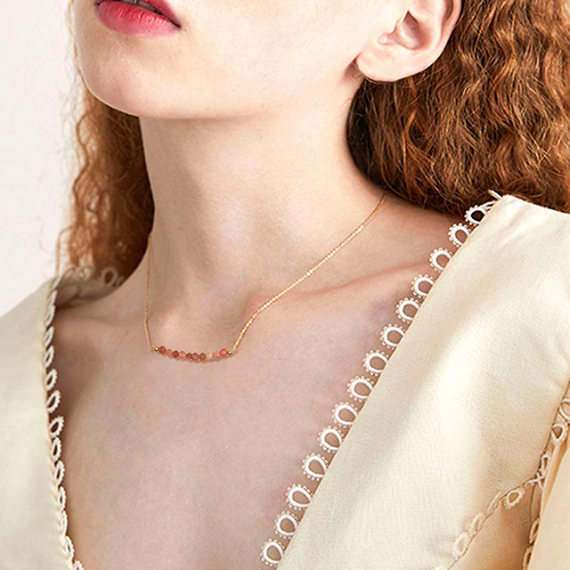 誕生石バーネックレス女性用ゴールドメッキ可憐な作成アメジストアクアマリンエメラルドサファイアクリスタルジェムストーンビーズバーネックレスペンダント 