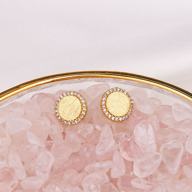 ハートスタッドピアス女性用ゴールドシルバーメッキ低刺激性可憐なキュービックジルコニアスタッドピアス幾何学的なハートサークルトライアングルピアススタッド