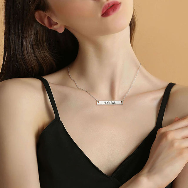 パーソナライズまたはブランクバー真鍮カスタムネームネックレスは、単語の文字を彫刻することができますジュエリー