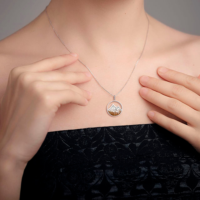  女性用ターコイズソーダライトタンブルチップペンダントネックレス可憐なサークル山脈ネックレス 