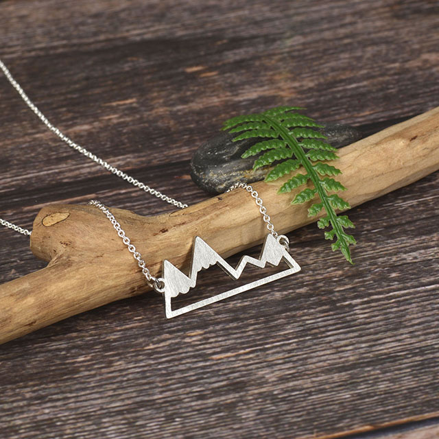 山脈ネックレス 山頂ペンダントネックレス 女の子、女性、自然アウトドア愛好家、キャンパー、スキーヤー、旅行者、登山家、ハイカーへのギフト。 