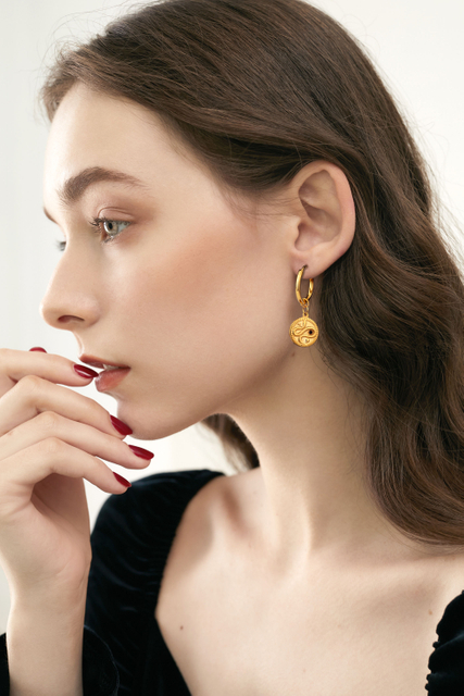 ラウンドプレートスネークイヤリングヴィンテージステンレススチールダイヤモンドコインシェイプイヤリング