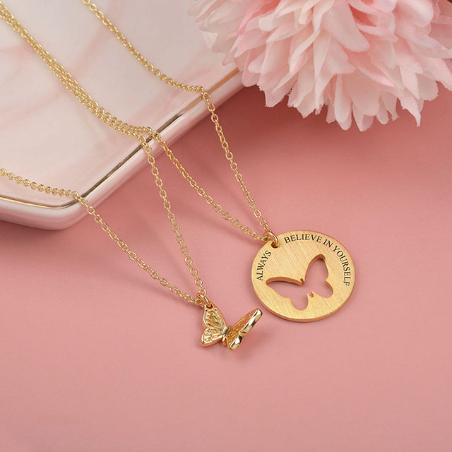 2 個の蝶のネックレス女性ガールズゴールドメッキ蝶マッチングネックレス親友母娘蝶カットアウトペンダントネックレス 