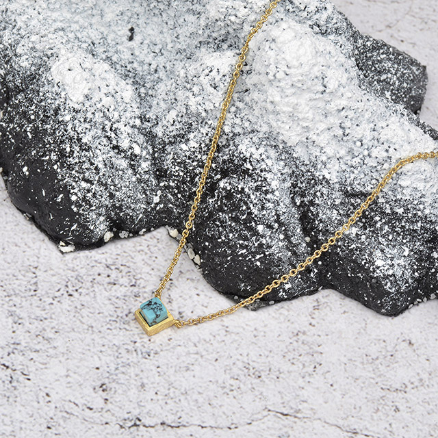 ジェムストーンバーネックレス女性用ゴールドシルバーメッキ模擬ターコイズネックレスペンダントトライアングルスクエアネックレス上品なチョーカーネックレスジュエリーギフト