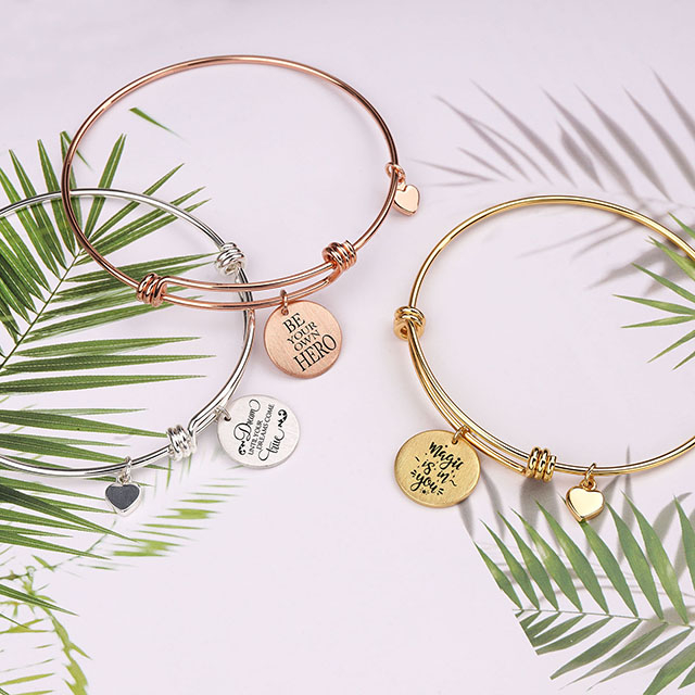 カスタマイズされた彫刻コイン ブレスレット チャーム調節可能なブレスレット