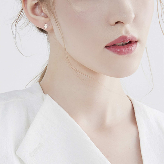 スピリチュアルなつながりのためのラピス半貴石の本物の石のスタッド ピアス 