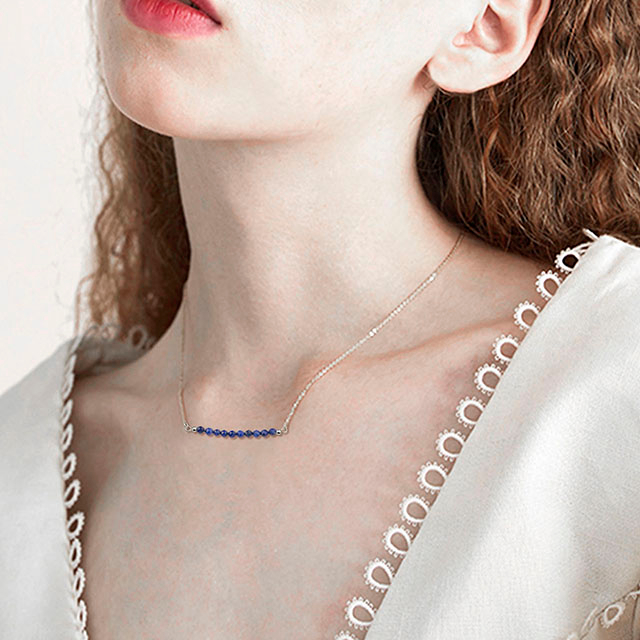 誕生石バーネックレス女性用シルバーメッキ可憐な作成アメジストアクアマリンエメラルドサファイアクリスタルジェムストーンビーズバーネックレスペンダント 