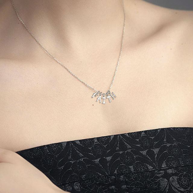 クロスネックレス 女性用 シルバー ゴールドメッキ 上品な小さなハート クロスネックレス ペンダント 信仰ネックレス 祈りのチャーム キリスト教 宗教 誕生日 クリスマス ジュエリー 女性 女の子用