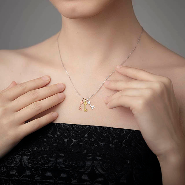 母から父へ娘へのネックレス インスピレーションを与える愛のハートペンダントチャームネックレス付きチェーンネックレス 母または父からの誕生日プレゼント