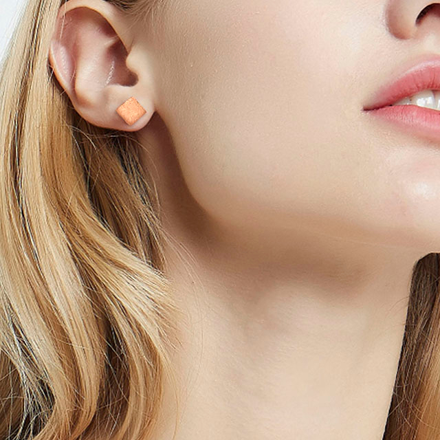 幾何学模様のイヤリング、スクエア、ゴールド、シルバー、ローズゴールド。おしゃれなレディースピアス。