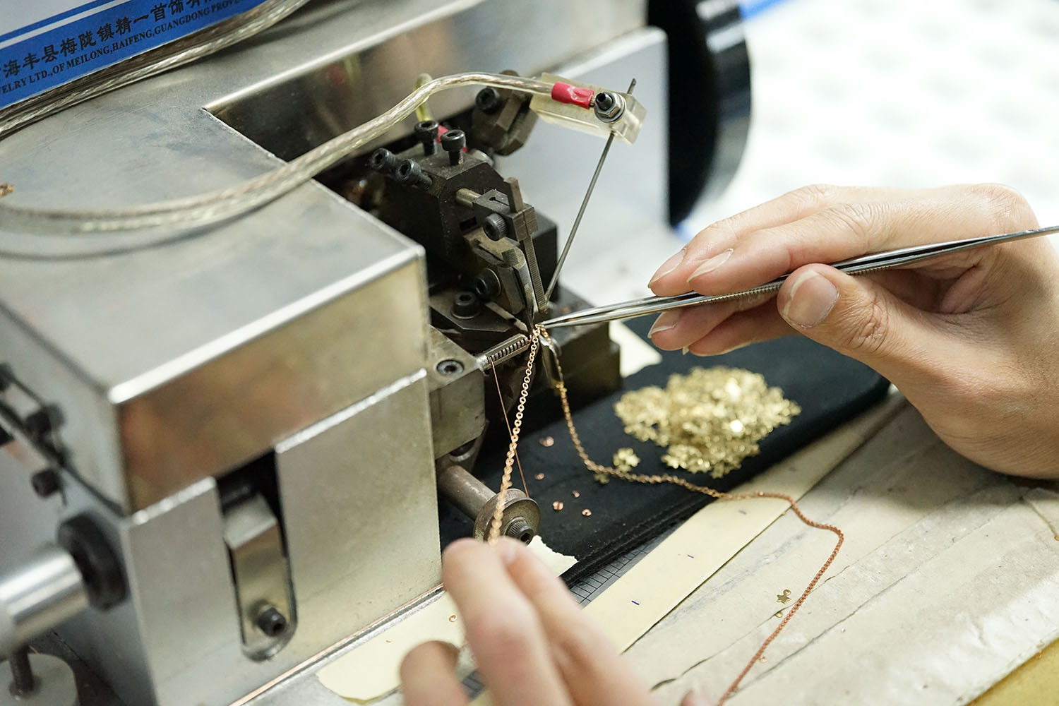 ジュエリーメーカー