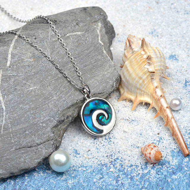 ビーチブラブラネックレス女性のためのオーシャンウェーブフープドロップネックレスぶら下がり自由奔放に生きるファッションサマーネックレスハワイアンジュエリーギフト 