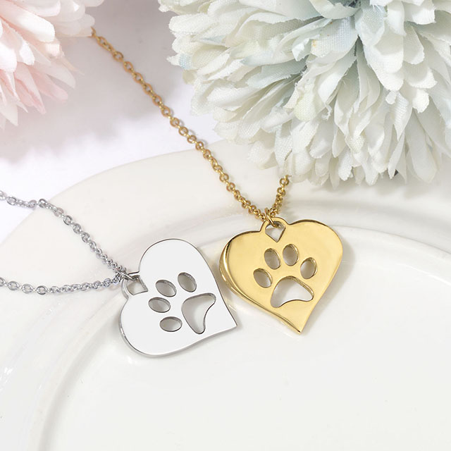 犬の足ネックレス かわいい動物ネックレス 上品な足跡ペンダントネックレス 犬がテーマのメモリアルネックレス ジュエリー 女性と女の子 ペット愛好家 犬 お母さんへのギフト 