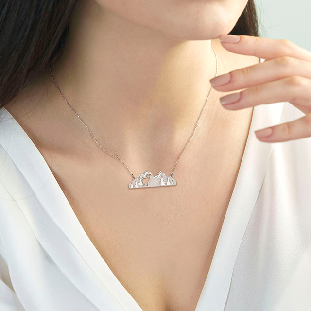 マウンテンネックレス 女性用 シルバーメッキ 動物カットアウト 森林ツリー 山脈 ペンダントネックレス 自然ジュエリー ギフト スキーヤー ハイカー 自然愛好家へ