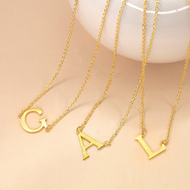 Sideways18K ゴールド メッキ 可憐な小さなイニシャル ネックレス AZ アルファベット文字ペンダント モノグラム ネーム ネックレス