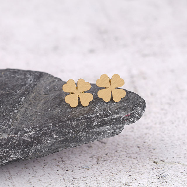 カスタマイズされたイヤリング 