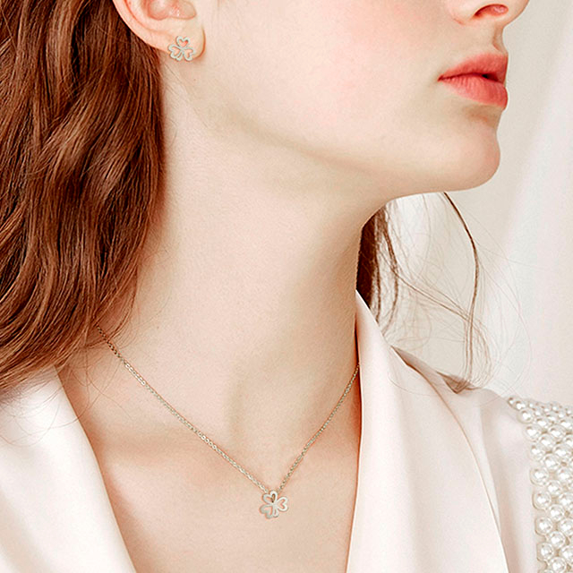 四葉のクローバーイヤリング幸運のシャムロックペンダントチャームイヤリング信仰希望愛幸運イヤリング女性女の子パーソナライズジュエリーギフト 