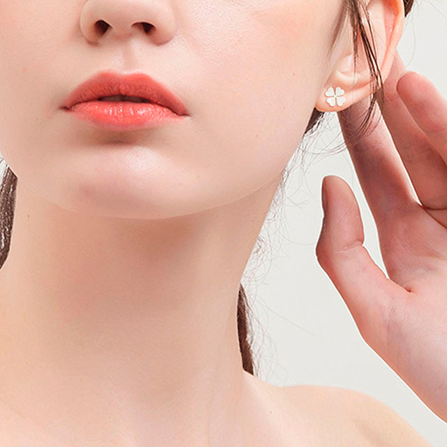 四葉のクローバーイヤリング幸運のペンダントチャームイヤリング信仰希望愛幸運のイヤリング女性女の子パーソナライズジュエリーギフト 