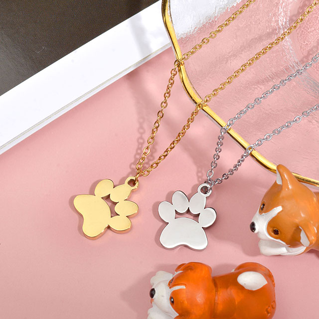 犬の足ネックレス かわいい動物ネックレス 上品な足跡ペンダントネックレス 犬がテーマのメモリアルネックレス ジュエリー 女性と女の子 ペット愛好家 犬 お母さんへのギフト 