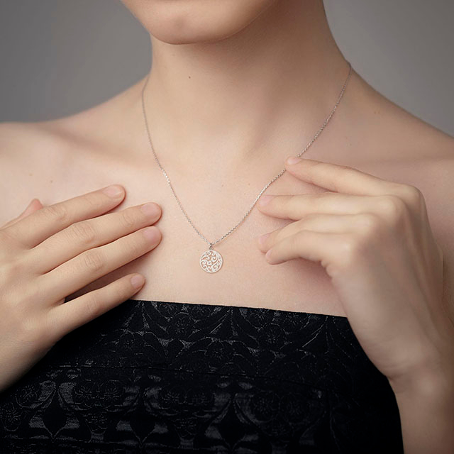 ウェーブネックレス シルバーメッキ オーシャンウェーブネックレス サークルペンダント 上品なビーチチョーカーネックレス 女性 ティーン ガールズ サーファー ジュエリー ギフト ボヘミアン サマーネックレス